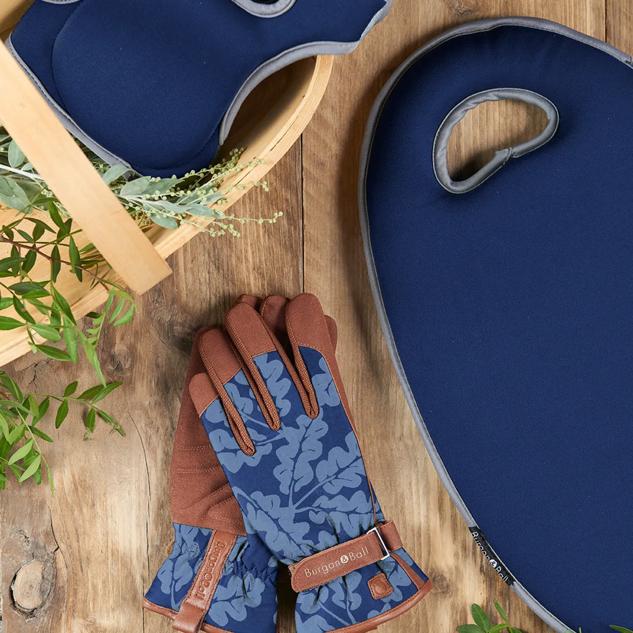 Burgon & Ball Love the Glove Oak Leaf Navy