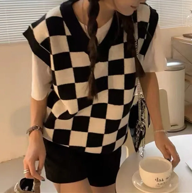 Lanfubeisi dti outfits Japanese and Korean Style Black and White Chessboard Plaid Knitted Vest Women's Early Autumn New Korean Style Loose All-Match Sweater Coat Top